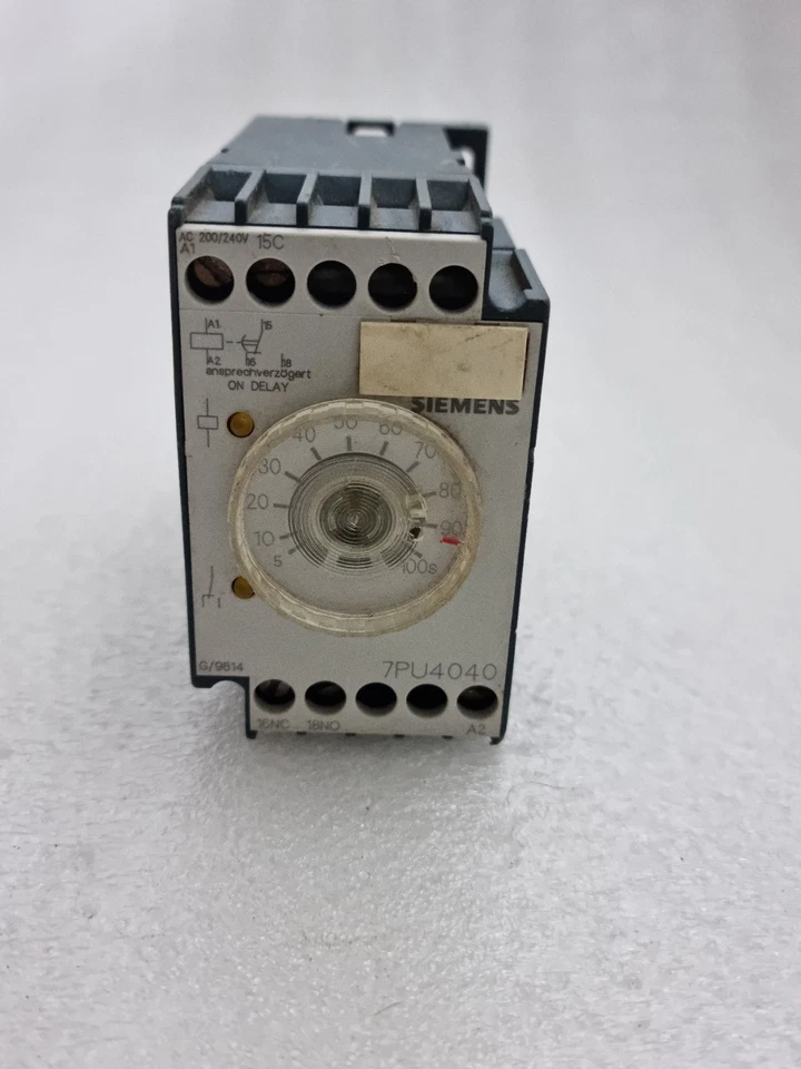 Siemens 7PU4040-3AN20 Timer On Delay 200/240V MADE IN GERMANY (USED)
